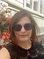 Axioms as rules in intuitionistic logic